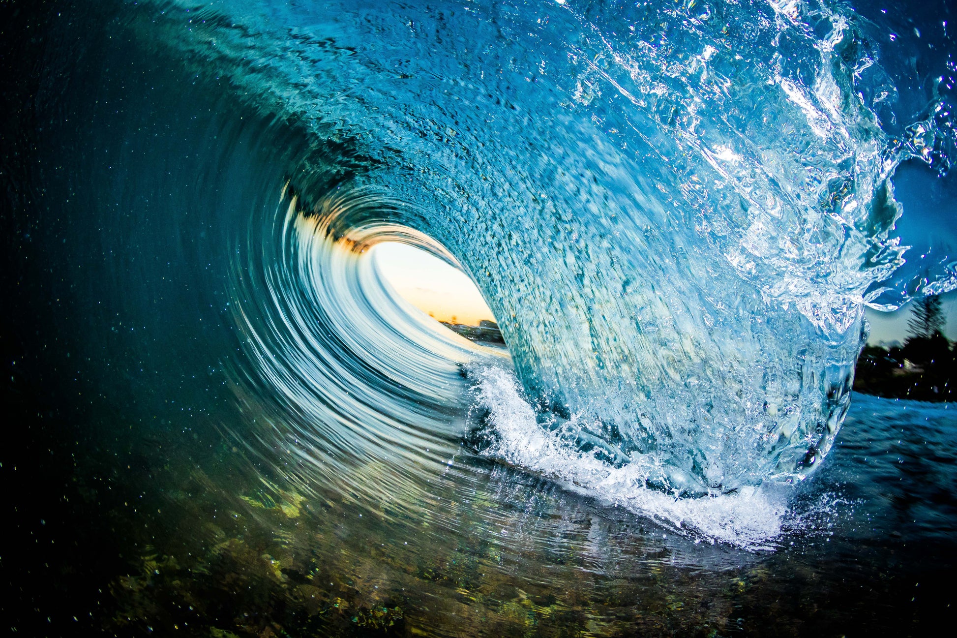 Kings Beach Flash Wave - Photography Sunshine Coast